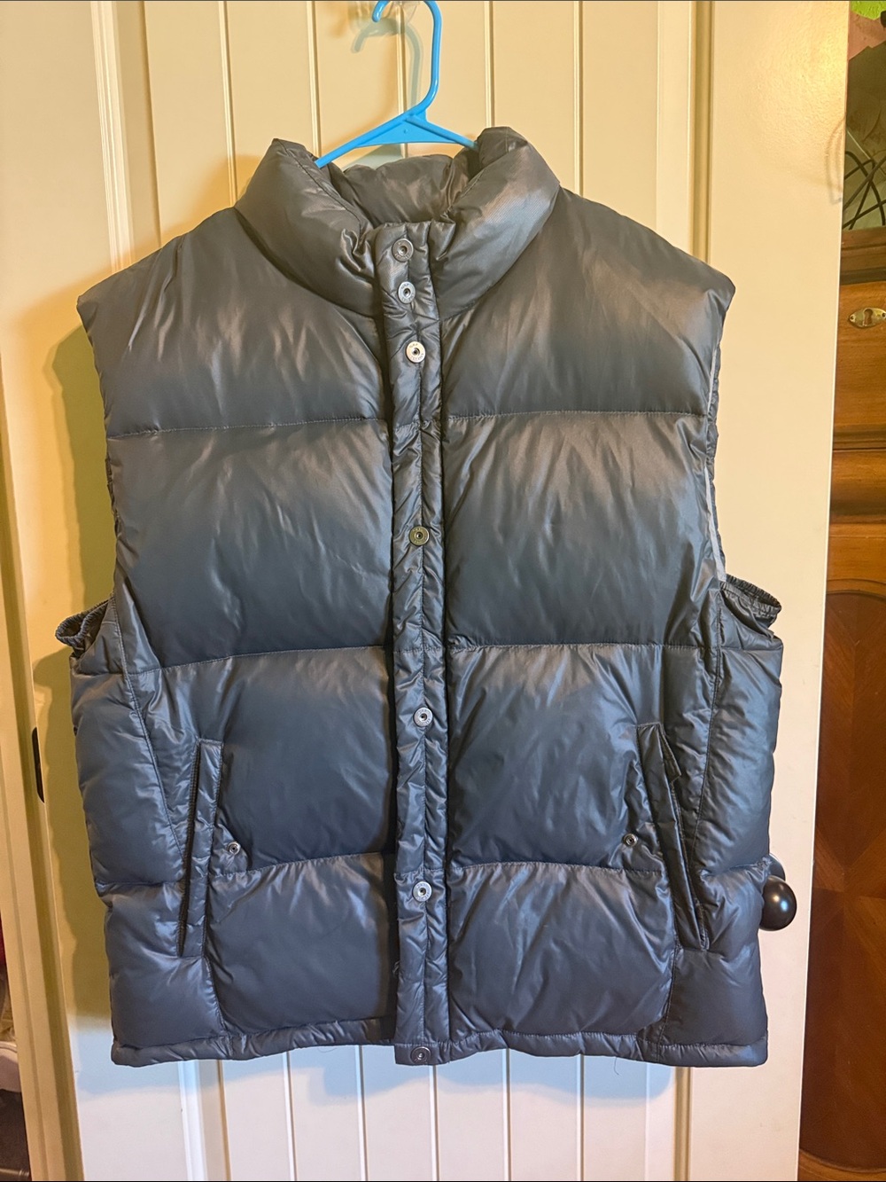 GAP Quilted Puffer Vest in Charcoal Gray